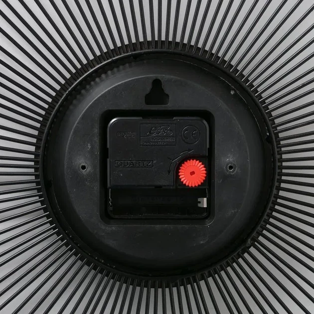 Годинник настінний Grova чорний метал d40 см (1xAA 1.5V) Boltze 2037218 - Фото 3 Годинник настінний Grova чорний метал d40 см (1xAA 1.5V) Boltze 2037218 - зображення 3