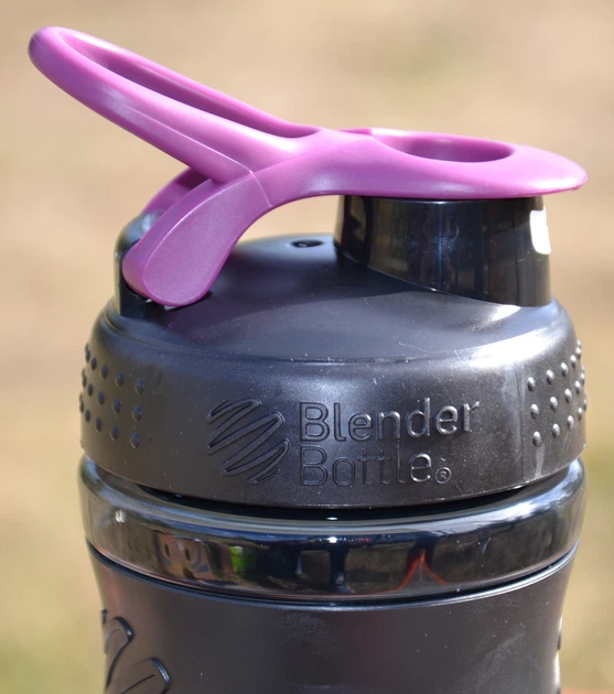 Спортивний шейкер BlenderBottle SportMixer Flip чорний/сливовий 820 мл (SM 28oz Black/Plum) - изображение 8
