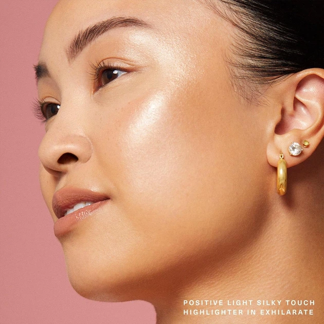 Хайлайтер Rare Beauty by Selena Gomez Positive Light Silky Touch Highlighter Exhilarate 2.8 г - зображення 6