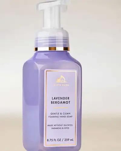 Мыло-пенка для рук Bath&Body Works Lavender Bergamot Gentle & Clean Foaming Hand Soap 259 мл (667659390564) - Фото 3 Мыло-пенка для рук Bath&Body Works Lavender Bergamot Gentle & Clean Foaming Hand Soap 259 мл (667659390564) - изображение 3