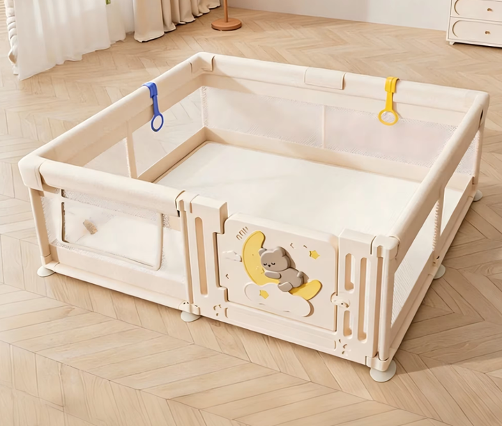 Детский манеж Terrio Moon Bear M 120х180 см с пластиковой дверью, двумя ручками и 60 разноцветными мячами - изображение 2
