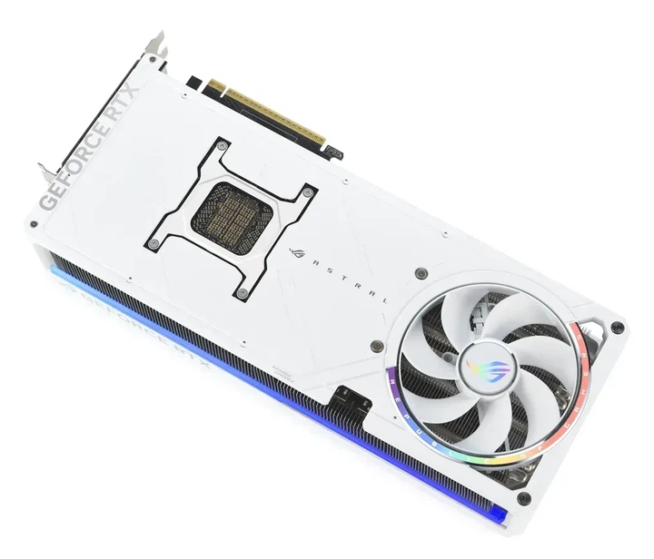 Видеокарта Asus ROG Astral GeForce RTX 5090 White (ROG-ASTRAL-RTX5090-32G-WHITE) - Фото 10 Видеокарта Asus ROG Astral GeForce RTX 5090 White (ROG-ASTRAL-RTX5090-32G-WHITE) - изображение 10