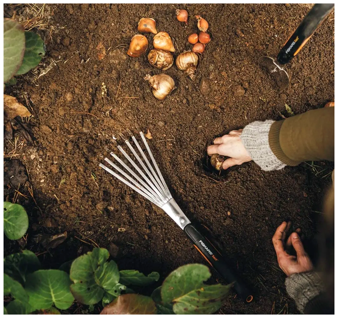 Грабли веерные нержавеющая сталь 44.3 см для уборки Fiskars LS-1274 - изображение 6