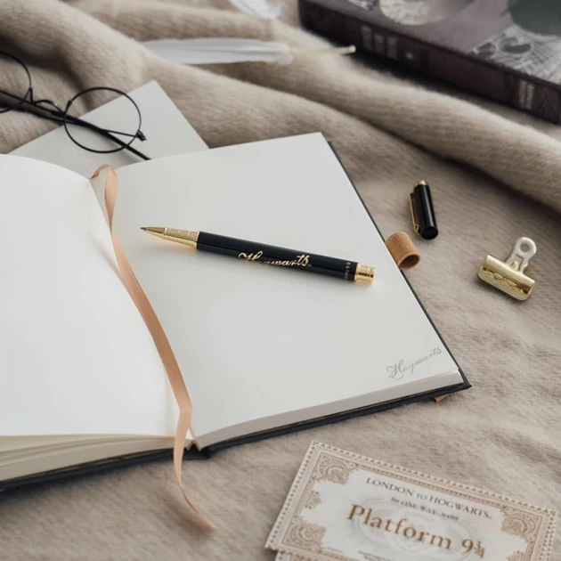 Блокнот Harry Potter A5 Hogwarts с ручкой (CPA5060) - Фото 4 Блокнот Harry Potter A5 Hogwarts с ручкой (CPA5060) - изображение 4