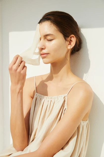 Тканинна ампульна маска для обличчя SKIN1004 Madagascar Centella Watergel Sheet Ampoule Mask 25 мл для зволоження - изображение 6