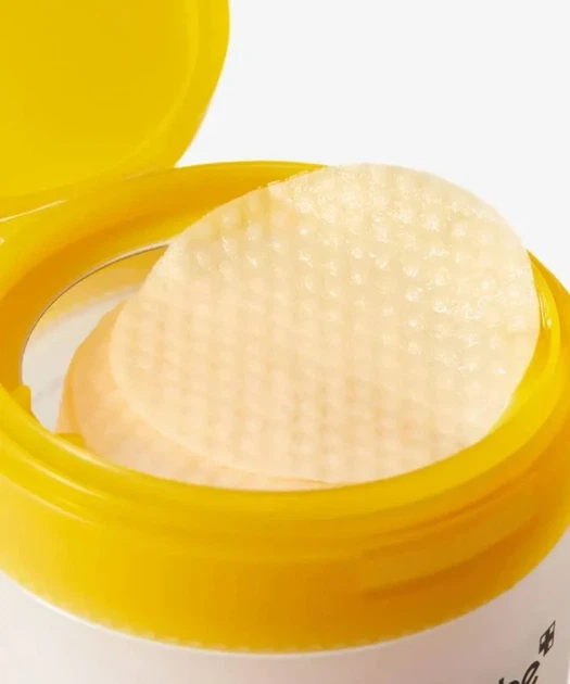 Тонер-педи для обличчя MEDICUBE Kojic Acid Turmeric Pad, 70 шт / 160 мл — освітлюючі педи з койєвою кислотою та куркумою - изображение 2
