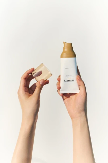 Сонцезахисний крем для обличчя SKIN1004 Madagascar Centella Air-Fit Suncream Light SPF30 PA++++, 50 мл — мінеральний сонцезахисний - зображення 6