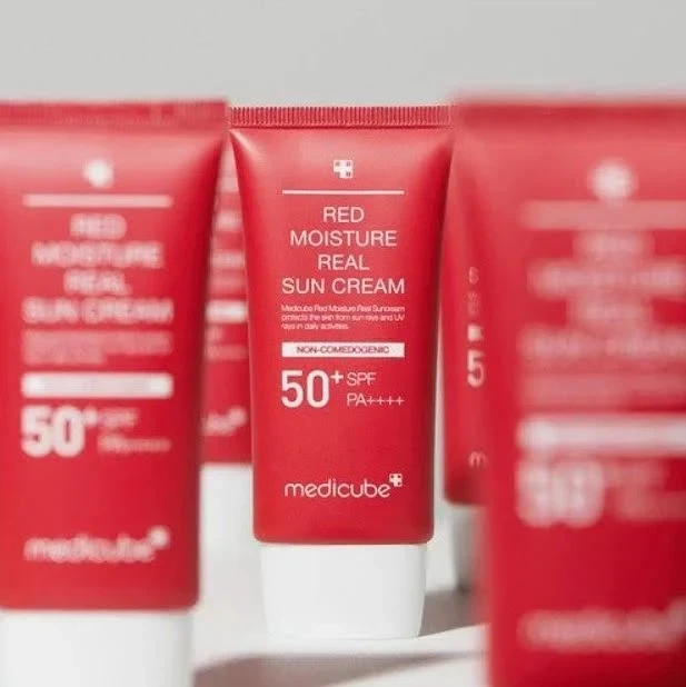 Сонцезахисний крем Medicube Red Moisture Real Sun Cream SPF50+ PA++++ 50 мл для зволоження та захисту шкіри - изображение 4