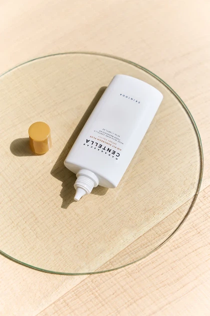 Сонцезахисний крем для обличчя SKIN1004 Madagascar Centella Air-Fit Suncream Plus SPF50+ PA++++ 50 мл для захисту шкіри - изображение 8
