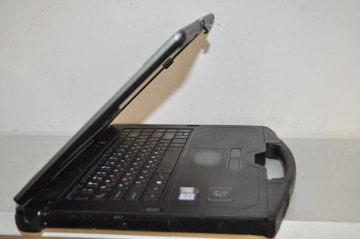 Напівзахищений ноутбук Getac S410 G2 / 14" (1366x768) TN Touch / Intel Core i5-8250U (4 (8) ядра по 1.6 - 3.4 GHz) / 8 GB DDR4 / 128 GB SSD / Intel UHD Graphics 620 / LTE / Windows 11 Pro б/в + Подарунок Бездротова миша + флеш-накопичувач USB 32 GB - Фото 4 Напівзахищений ноутбук Getac S410 G2 / 14" (1366x768) TN Touch / Intel Core i5-8250U (4 (8) ядра по 1.6 - 3.4 GHz) / 8 GB DDR4 / 128 GB SSD / Intel UHD Graphics 620 / LTE / Windows 11 Pro б/в + Подарунок Бездротова миша + флеш-накопичувач USB 32 GB - зображення 4