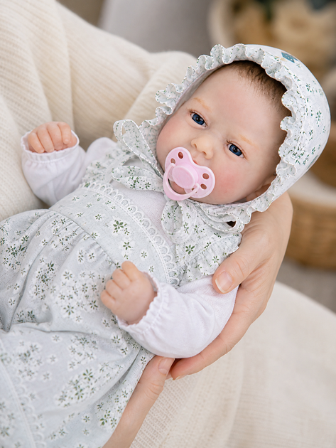 Інтерактивний пупс Reborn Baby Born Ellie 42 см — реагує на рухи, сміється, плаче та засинає, з аксесуарами (RBM24039) - изображение 6
