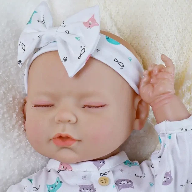 Інтерактивний пупс Reborn Baby Born Luna 42 см — реагує на рухи, сміється та плаче, з аксесуарами (RBM24021) - Фото 3 Інтерактивний пупс Reborn Baby Born Luna 42 см — реагує на рухи, сміється та плаче, з аксесуарами (RBM24021) - изображение 3