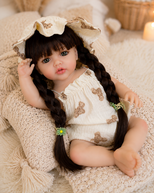 Реалістична лялька реборн Reborn Baby Doll Elise 55 см – вінілова дівчинка з довгим волоссям та аксесуарами, можна купати - изображение 5