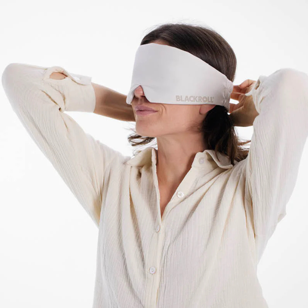Маска для сну BLACKROLL® SLEEP MASK PREMIUM COMFORT з берушами та чохлом - изображение 6
