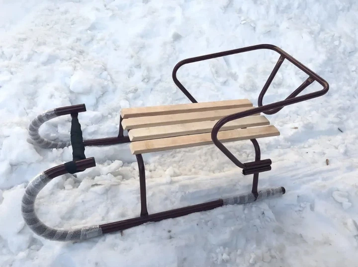 Санки зимние Snower "Снежок" бордовые металлические 80х40х20 см съемная спинка натуральное дерево - изображение 5