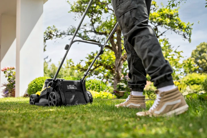 Газонокосарка акумуляторна Karcher LMO 4-18 36В 37 см пластик чорна з жовтим - зображення 8