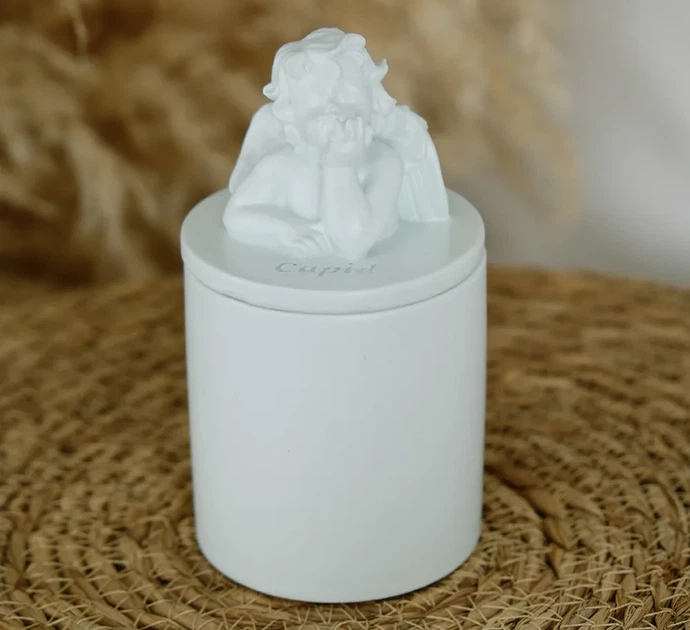 Аромасвічка CUPID SANTAL MINT 100% WOOD WAX 165g 35h Гранд Презент NAC 1101 - Фото 2 Аромасвічка CUPID SANTAL MINT 100% WOOD WAX 165g 35h Гранд Презент NAC 1101 - зображення 2