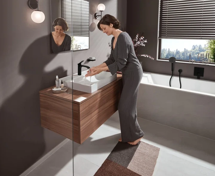Ручний душ Hansgrohe Pulsify 105 1jet, чорний матовий (24120670) - зображення 4