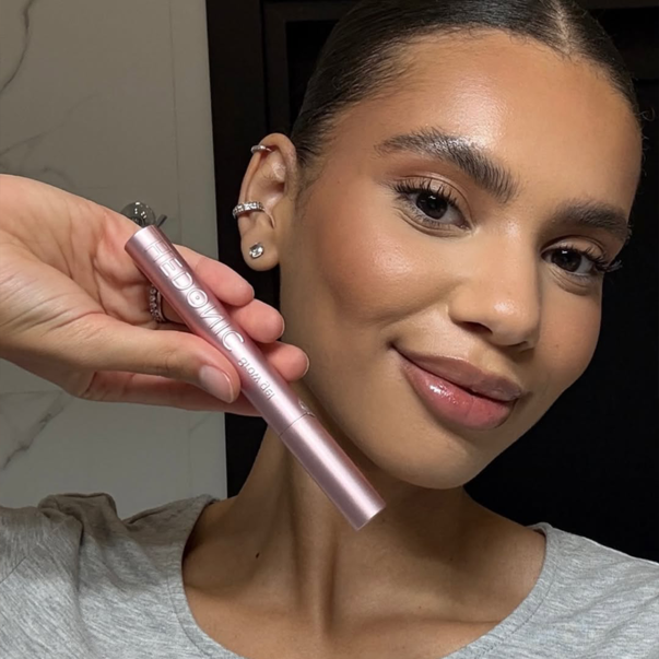 Гель для брів HEDONIC Clear Brow Gel, 10 мл 4820203521456 - Фото 4 Гель для брів HEDONIC Clear Brow Gel, 10 мл 4820203521456 - зображення 4