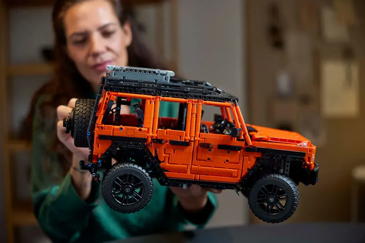 Конструктор Technic: Внедорожник Mercedes-Benz G 500 2891 деталь — Модель 42177 - изображение 5