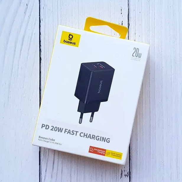 Сетевое зарядное устройство Baseus Compact Quick Charger 20W USB Type-C и USB Type-A для быстрой зарядки смартфонов и планшетов - изображение 6