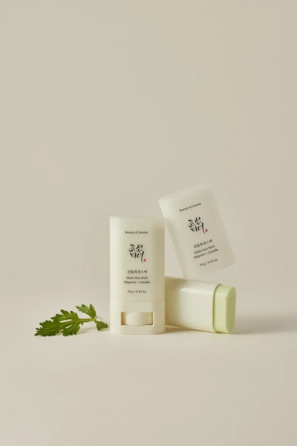 Сонцезахисний стік для обличчя BEAUTY OF JOSEON Matte Sun Stick Mugwort + Camelia SPF50+ PA++++ 18 г — матуючий сонцезахисний стік - изображение 4