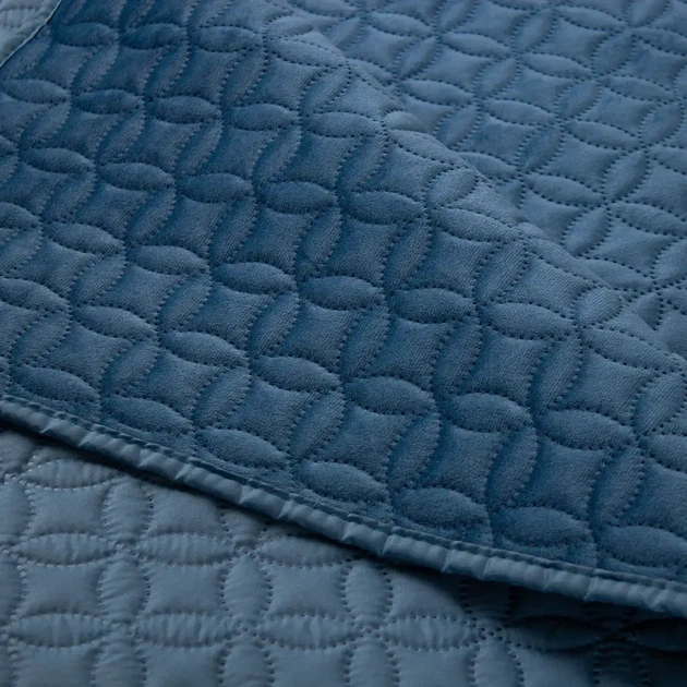 Покривало двоспальне ТЕП VELOUR Темно-синє «Мозаїка» 180×240 см велюрове стьобане - Фото 4 Покривало двоспальне ТЕП VELOUR Темно-синє «Мозаїка» 180×240 см велюрове стьобане - зображення 4