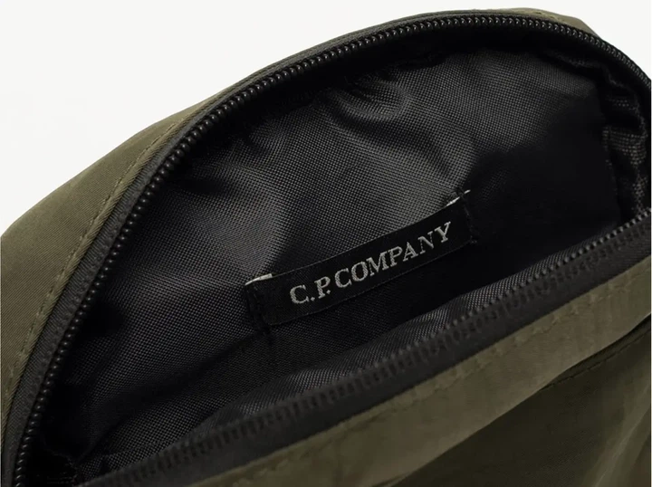 Мессенджер через плечо C.P. Company цвета хаки. - Фото 3 Мессенджер через плечо C.P. Company цвета хаки. - изображение 3