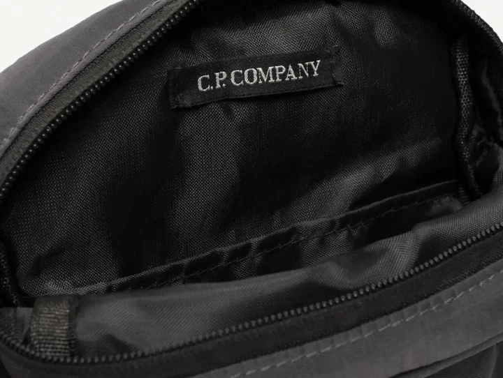 Мессенджер через плечо C.P. Company серого цвета. - Фото 3 Мессенджер через плечо C.P. Company серого цвета. - изображение 3