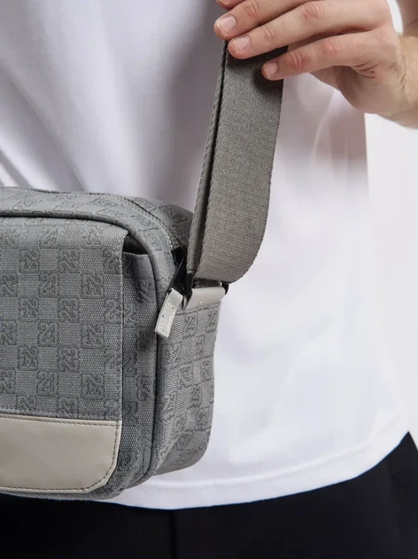 Сумка через плечо Jordan Monogram серого цвета. - изображение 7
