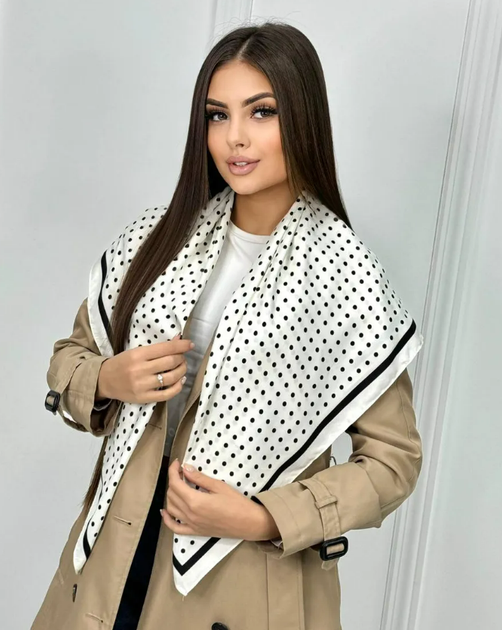 Шовкова хустка в горошок 90*90 см біла - Фото 4 Шовкова хустка в горошок 90*90 см біла - зображення 4