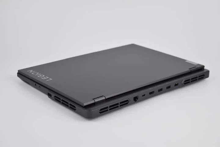 Ігровий ноутбук Lenovo Legion Pro 5 16ARX8 16" 240Hz Ryzen 7 7745HX / RTX 4070 / 32GB DDR5 / 1TB SSD - изображение 4