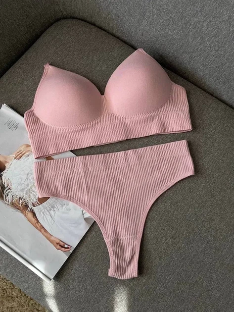 Базовий комплект жіночої білизни в рубчик зі стрінгами рожевий One Size (К024) - Фото 4 Базовий комплект жіночої білизни в рубчик зі стрінгами рожевий One Size (К024) - зображення 4