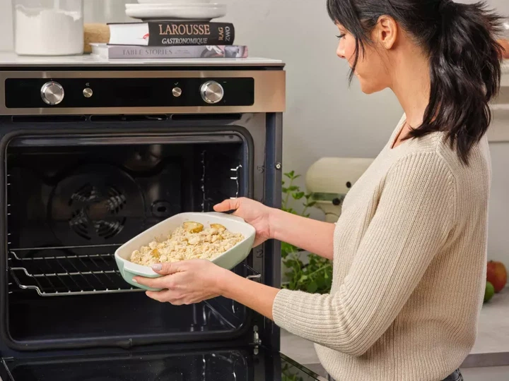 Форма для випічки з кришкою KitchenAid керамогранітна 31,2x18,8x7,2 см 1,9 л фісташковий колір (CC007425-001) - зображення 5