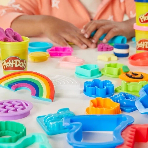 Набор для лепки Праздничный набор Play-Doh Hasbro (F8510) — Пластилин с аксессуарами и формочками - Фото 5 Набор для лепки Праздничный набор Play-Doh Hasbro (F8510) — Пластилин с аксессуарами и формочками - изображение 5