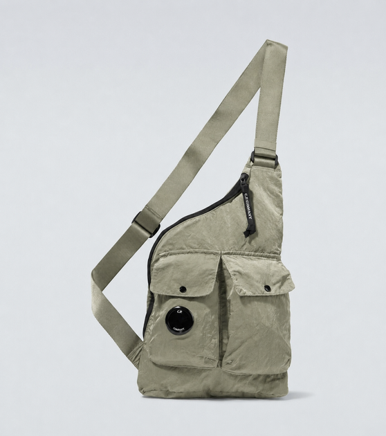 Сумка-Слінг C.P. Company Nylon B crossbody backpack бежева. - Фото 2 Сумка-Слінг C.P. Company Nylon B crossbody backpack бежева. - зображення 2