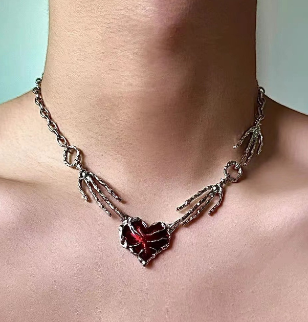 Цепочка чокер Fashion Jewerly на шею с сердцем в руках скелета в готическом стиле y2k бижутерия (SVS) - Фото 1 Цепочка чокер Fashion Jewerly на шею с сердцем в руках скелета в готическом стиле y2k бижутерия (SVS) - изображение 1