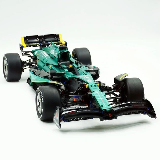 Конструктор Technic Aston Martin AMR25 F1 болид Формулы 1 1912 деталей масштаб 1 к 8 размер 65 см с рабочей подвеской и активным дифференциалом для коллекционеров автоспортивных моделей и любителей технических конструкторов - изображение 5
