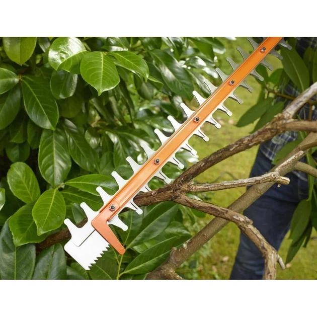 Кусторез сетевой Black+Decker 500 Вт лезвия 50 см шаг зубца 22 мм BEHTS301-QS - Фото 4 Кусторез сетевой Black+Decker 500 Вт лезвия 50 см шаг зубца 22 мм BEHTS301-QS - изображение 4