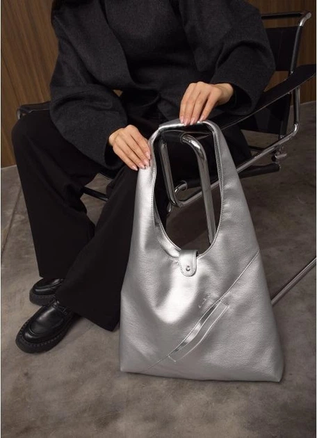 Жіноча сумка Sambag HOBO M срібна з екокожі велика hobo-формат 35×40×8 см 51920 - зображення 9