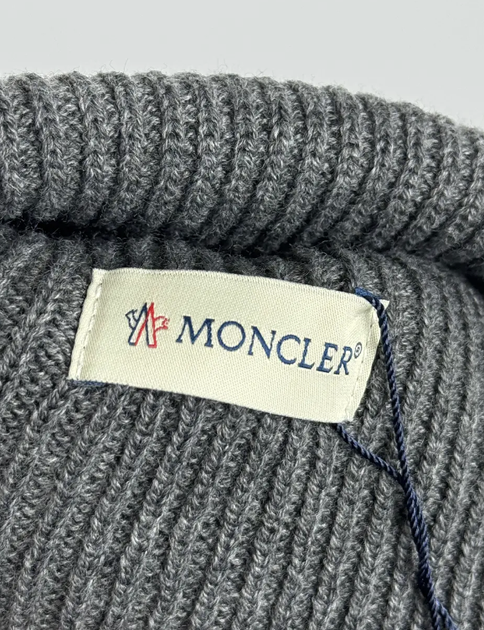 Шапка Moncler с прорезиненным логотипом белого цвета, One size (универсальный размер), Унисекс. - Фото 4 Шапка Moncler с прорезиненным логотипом белого цвета, One size (универсальный размер), Унисекс. - изображение 4