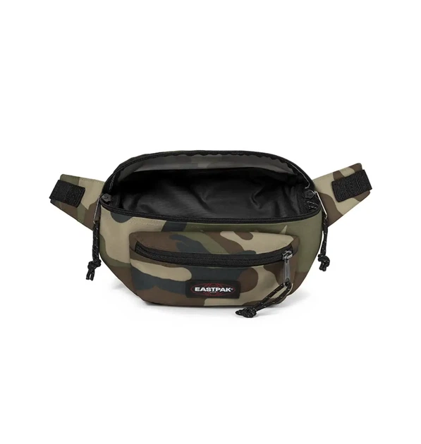 Сумка через плече/на пояс Eastpak Doggy Bag 3L EK073 камуфляжного кольору. - Фото 4 Сумка через плече/на пояс Eastpak Doggy Bag 3L EK073 камуфляжного кольору. - зображення 4