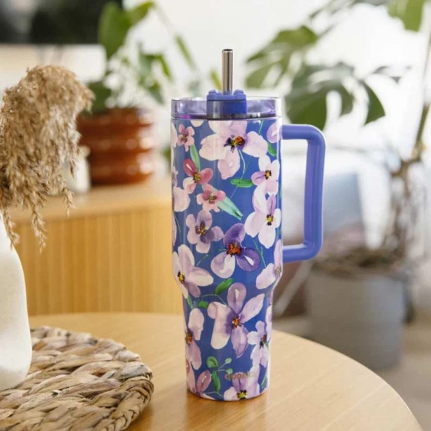 Термокубок Quokka Stream 1200 ml зі соломинкою Flower Dusk (40042) - Фото 3 Термокубок Quokka Stream 1200 ml зі соломинкою Flower Dusk (40042) - зображення 3