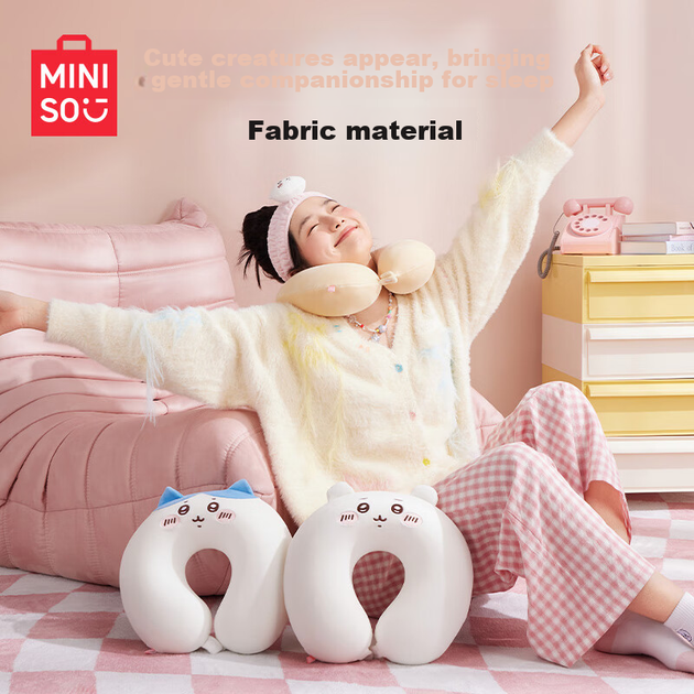 Подушка MINISO Chiikawa U-подібна для шиї з піни з ефектом пам'яті - Фото 7 Подушка MINISO Chiikawa U-подібна для шиї з піни з ефектом пам'яті - зображення 7