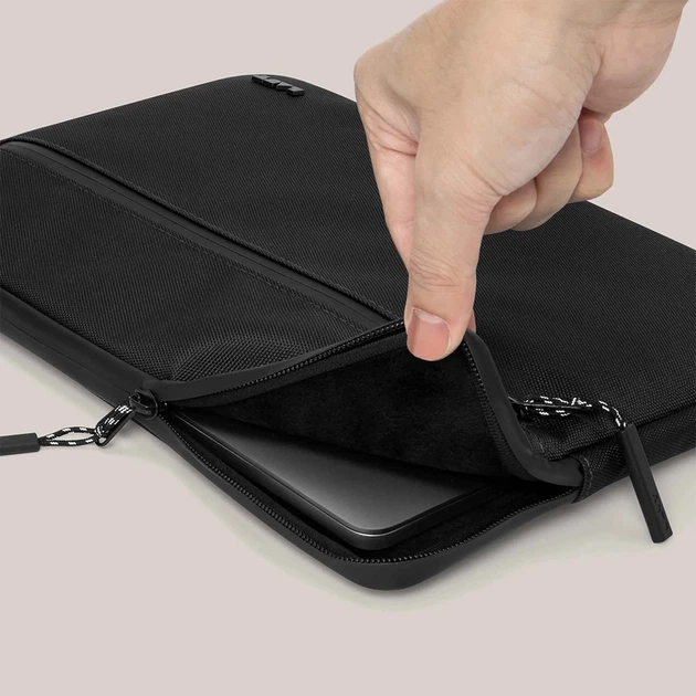 Чохол LAUT URBAN PROTECTIVE SLEEVE для MacBook Pro 13 M1/M2 (2016-2022) та Air 13 M1 (2018-2020) Black (L_MB14_UR_BK) - Фото 2 Чохол LAUT URBAN PROTECTIVE SLEEVE для MacBook Pro 13 M1/M2 (2016-2022) та Air 13 M1 (2018-2020) Black (L_MB14_UR_BK) - зображення 2