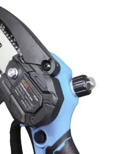 Аккумуляторная цепная пила Boxer BX3307 24V 5Ah с двумя аккумуляторами бесщеточным двигателем шиной 150 мм для обрезки деревьев заготовки дров и садовых работ сине черная - изображение 9