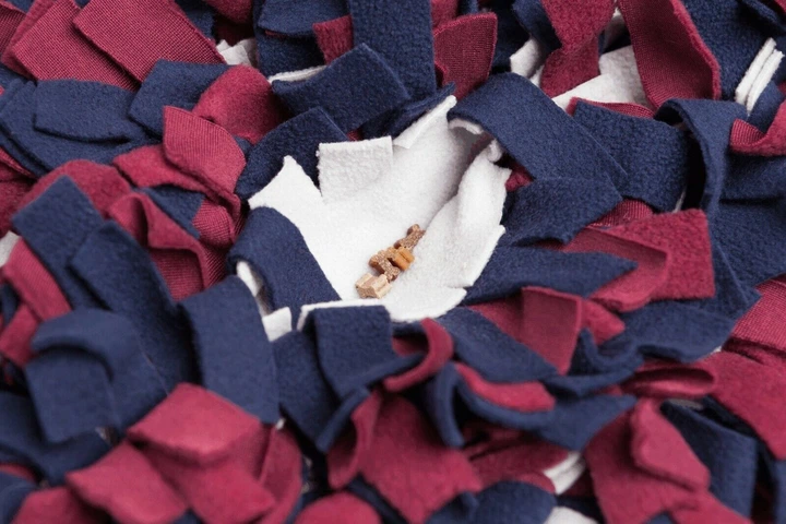Ігровий килимок для собак Trixie Sniffing Carpet 50х34 см для ласощів (TX-32037) - Фото 6 Ігровий килимок для собак Trixie Sniffing Carpet 50х34 см для ласощів (TX-32037) - зображення 6