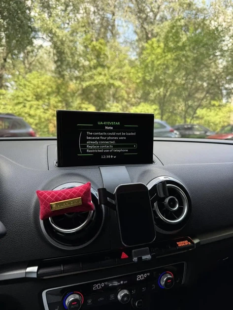 Тримач телефону для Audi A3 2014-2020 (Комлект: основа для панелі Audi A3 + тримач гравітаційний J-Black). - Фото 7 Тримач телефону для Audi A3 2014-2020 (Комлект: основа для панелі Audi A3 + тримач гравітаційний J-Black). - зображення 7