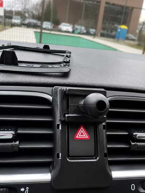 Комплект держателя для Volkswagen Golf 6 (базовая основа для держателя + гравитационный держатель Little One). - изображение 2