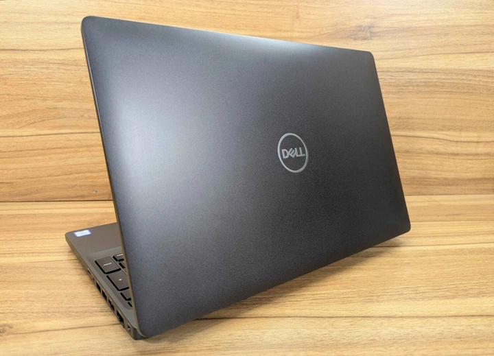 Ультрабук Dell Latitude 5500 / 15.6" (1920x1080) IPS / Intel Core i7-8665U (4 (8) ядра по 1.9 - 4.8 GHz) / 8 GB DDR4 / 256 GB SSD / Intel UHD Graphics / USB Type-C / WebCam / HDMI / Windows 10 б/в - Фото 7 Ультрабук Dell Latitude 5500 / 15.6" (1920x1080) IPS / Intel Core i7-8665U (4 (8) ядра по 1.9 - 4.8 GHz) / 8 GB DDR4 / 256 GB SSD / Intel UHD Graphics / USB Type-C / WebCam / HDMI / Windows 10 б/в - зображення 7